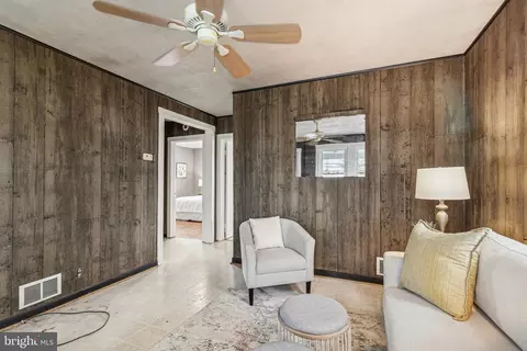 Entry Way - 8426 Smallwood Ct, Pasadena, MD 21122 photo 1 of 5