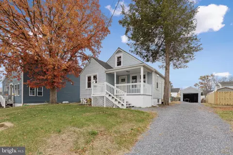 8426 Smallwood Ct, Pasadena, MD 21122