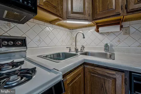 Kitchen - 1237 Queen Anne Ave, Odenton, MD 21113 photo 2 of 4