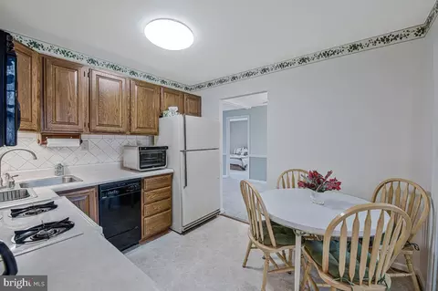 Kitchen - 1237 Queen Anne Ave, Odenton, MD 21113 photo 4 of 4