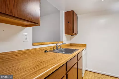 Kitchen - 1410 Greendale Ct #2-1410, Arnold, MD 21012 photo 2 of 3