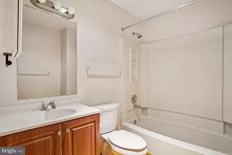 Bath - 1410 Greendale Ct #2-1410, Arnold, MD 21012 photo 1 of 2