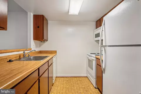 Kitchen - 1410 Greendale Ct #2-1410, Arnold, MD 21012 photo 1 of 3