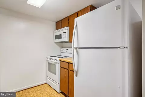 Kitchen - 1410 Greendale Ct #2-1410, Arnold, MD 21012 photo 3 of 3