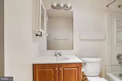 Bath - 1410 Greendale Ct #2-1410, Arnold, MD 21012 photo 2 of 2