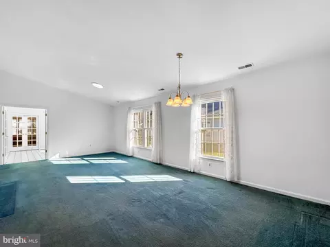 Living - 950 Bermuda Ln, Annapolis, MD 21401 photo 1 of 5