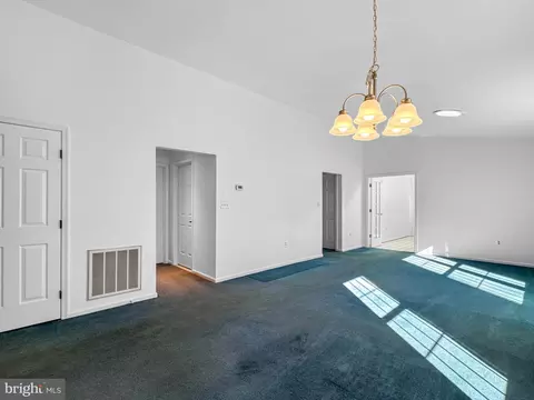 Living - 950 Bermuda Ln, Annapolis, MD 21401 photo 2 of 5