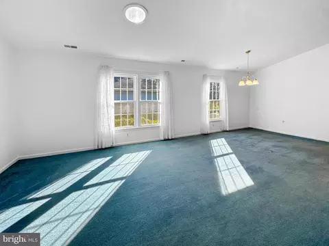Living - 950 Bermuda Ln, Annapolis, MD 21401 photo 3 of 5