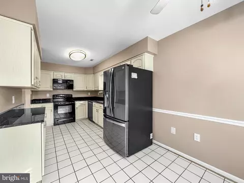 Kitchen - 950 Bermuda Ln, Annapolis, MD 21401 photo 3 of 4