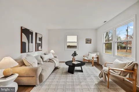 Living - 1705 Millstone Dr, Edgewater, MD 21037 photo 2 of 3