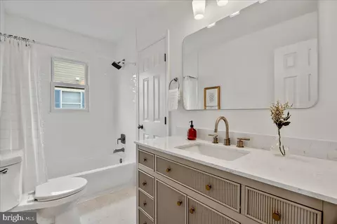 Bath - 1705 Millstone Dr, Edgewater, MD 21037 photo 1 of 2