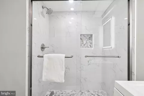 Bath - 786 Rolling View Dr, Annapolis, MD 21409 photo 5 of 6