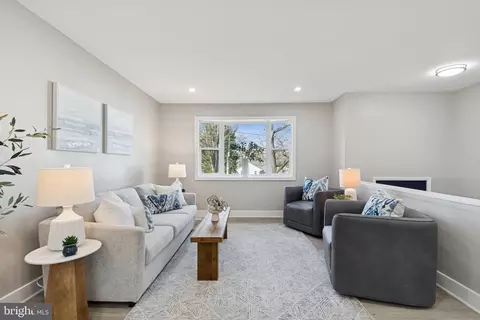 Living - 786 Rolling View Dr, Annapolis, MD 21409 photo 2 of 5