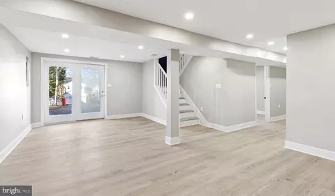 Living - 786 Rolling View Dr, Annapolis, MD 21409 photo 4 of 5