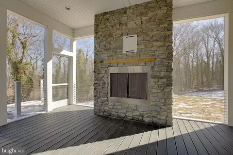 Exterior - 703 B Glendon Ave, Annapolis, MD 21403 photo 3 of 5