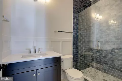 Bath - 703 B Glendon Ave, Annapolis, MD 21403 photo 8 of 8