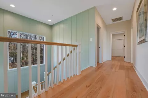 Entry Way - 703 B Glendon Ave, Annapolis, MD 21403 photo 3 of 6