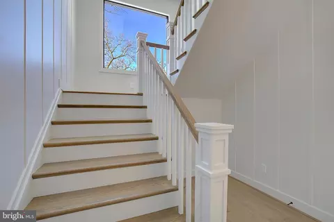 Entry Way - 703 B Glendon Ave, Annapolis, MD 21403 photo 6 of 6