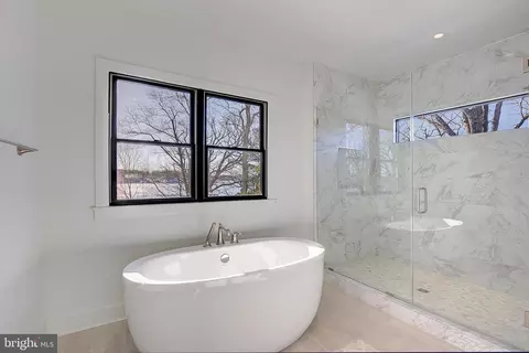 Bath - 703 B Glendon Ave, Annapolis, MD 21403 photo 4 of 8