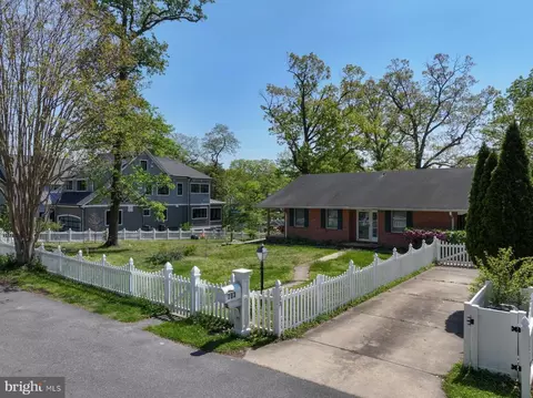 Exterior - 703 B Glendon Ave, Annapolis, MD 21403 photo 4 of 5