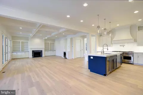 Living - 703 B Glendon Ave, Annapolis, MD 21403 photo 2 of 3