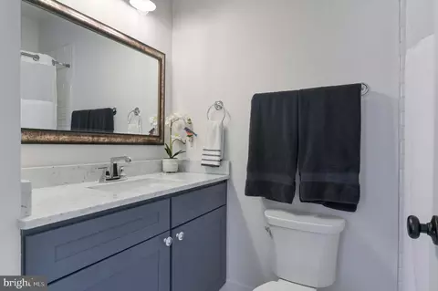 Bath - 703 B Glendon Ave, Annapolis, MD 21403 photo 1 of 8