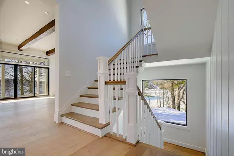 Entry Way - 703 B Glendon Ave, Annapolis, MD 21403 photo 5 of 6