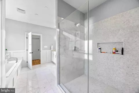 Entry Way - 90 E Lake Dr, Annapolis, MD 21403 photo 12 of 18