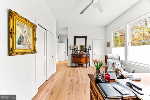 Entry Way - 90 E Lake Dr, Annapolis, MD 21403 photo 6 of 18