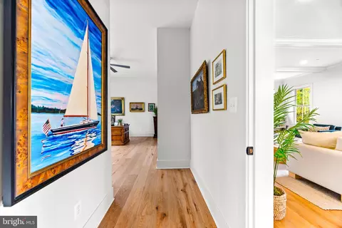 Entry Way - 90 E Lake Dr, Annapolis, MD 21403 photo 5 of 18