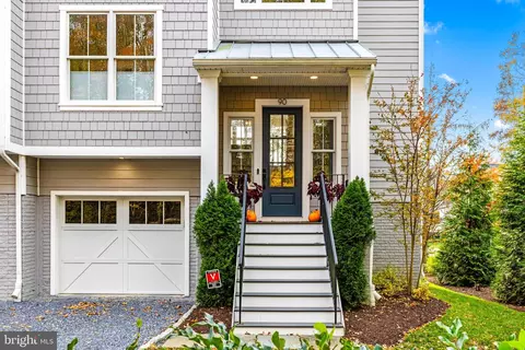 Exterior - 90 E Lake Dr, Annapolis, MD 21403 photo 2 of 7