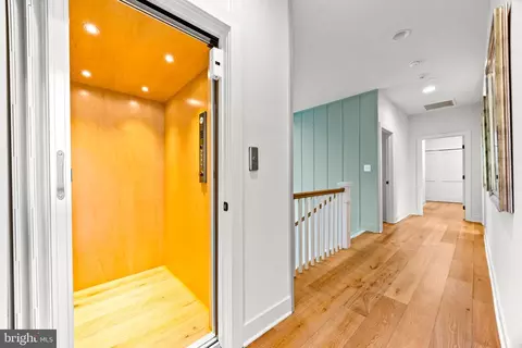 Entry Way - 90 E Lake Dr, Annapolis, MD 21403 photo 14 of 18