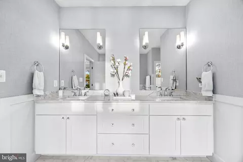 Bath - 90 E Lake Dr, Annapolis, MD 21403 photo 2 of 5