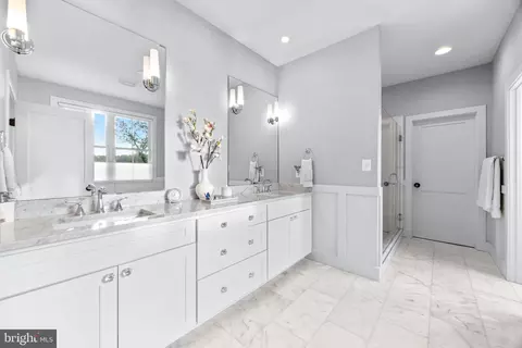 Entry Way - 90 E Lake Dr, Annapolis, MD 21403 photo 11 of 18