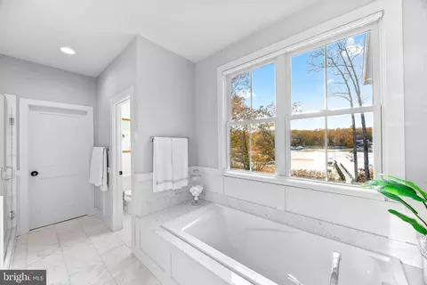 Bath - 90 E Lake Dr, Annapolis, MD 21403 photo 3 of 5