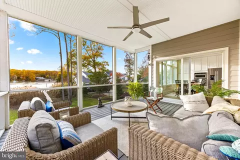 Exterior - 90 E Lake Dr, Annapolis, MD 21403 photo 3 of 7