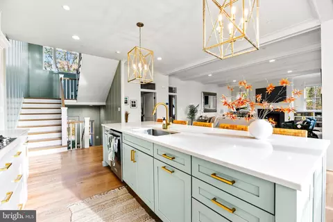Kitchen - 90 E Lake Dr, Annapolis, MD 21403 photo 1 of 2