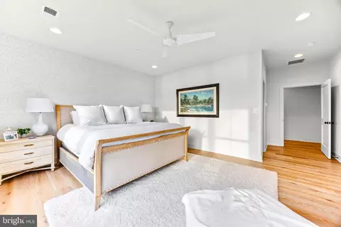 Bedroom - 90 E Lake Dr, Annapolis, MD 21403 photo 1 of 6