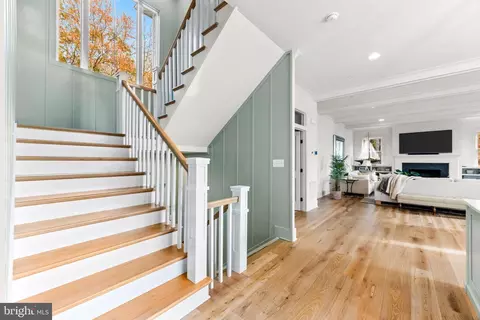 Entry Way - 90 E Lake Dr, Annapolis, MD 21403 photo 8 of 18