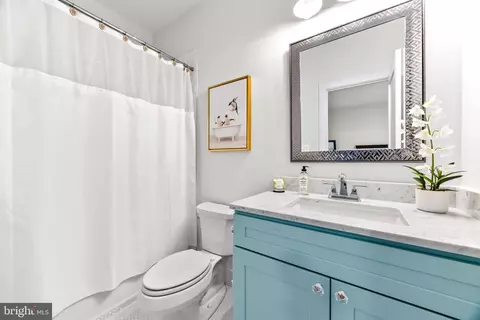 Bath - 90 E Lake Dr, Annapolis, MD 21403 photo 4 of 5