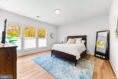 Bedroom - 90 E Lake Dr, Annapolis, MD 21403 photo 3 of 6