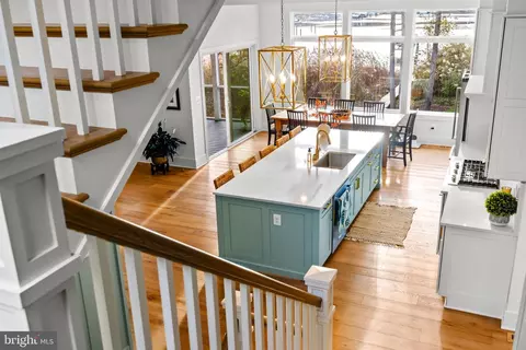 Entry Way - 90 E Lake Dr, Annapolis, MD 21403 photo 7 of 18