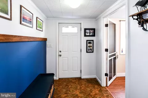 Entry Way - 823 Selby Blvd, Edgewater, MD 21037 photo 2 of 8