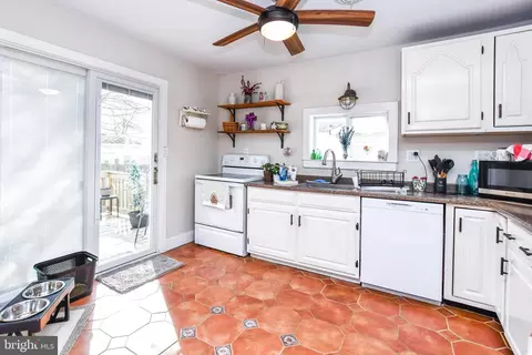 Kitchen - 823 Selby Blvd, Edgewater, MD 21037 photo 1 of 2
