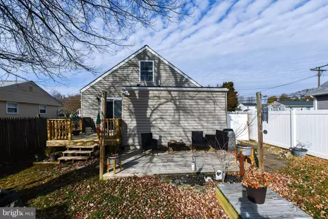 Exterior - 823 Selby Blvd, Edgewater, MD 21037 photo 5 of 7