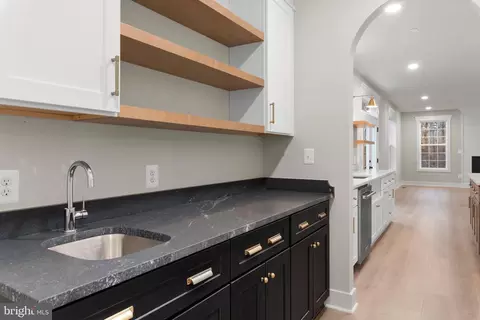 Entry Way - 17 Vinter Ln, Pasadena, MD 21122 photo 1 of 5
