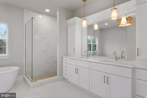 Bath - 17 Vinter Ln, Pasadena, MD 21122 photo 1 of 6
