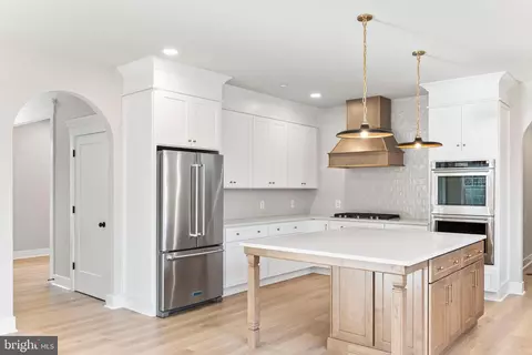 Kitchen - 17 Vinter Ln, Pasadena, MD 21122 photo 3 of 5