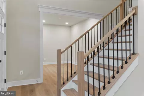 Entry Way - 17 Vinter Ln, Pasadena, MD 21122 photo 5 of 5
