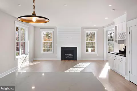 Living - 17 Vinter Ln, Pasadena, MD 21122 photo 2 of 2